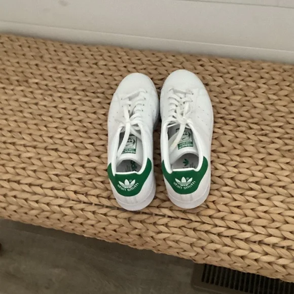 Adidas Classic White and Green Shoes - Picture 4 of 10